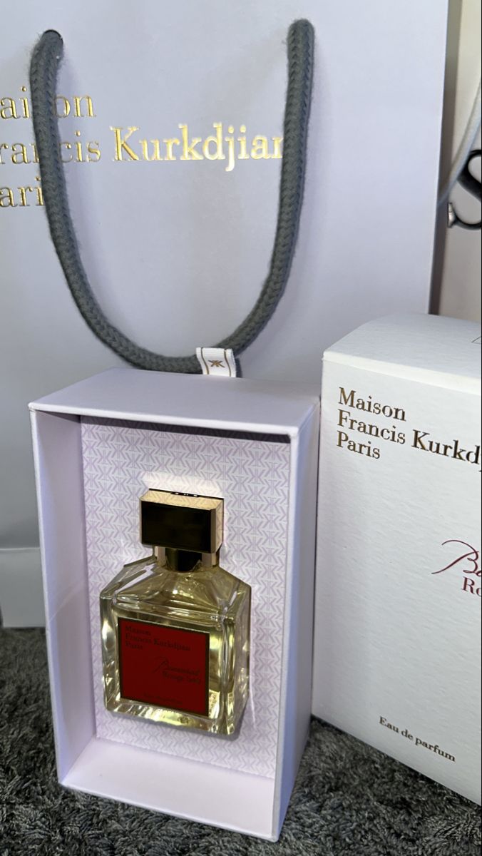 Parfum inspiré par des collections emblématiques entre autre : la Baccarat Rouge 540, la 724, l'Oud Silk Mood, l'Apom, Baccarat Rouge 540 Blanc