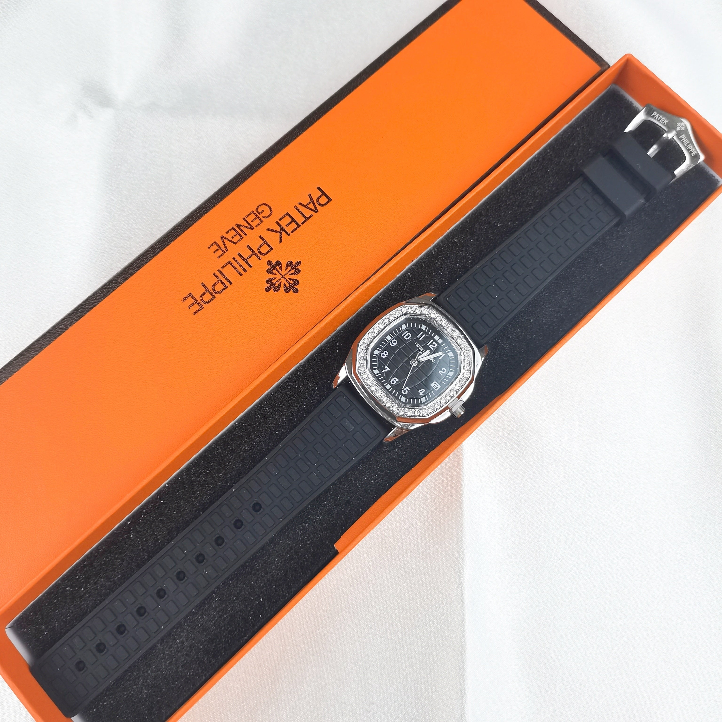 Montre inspirée de la Patek Philippe Nautilus