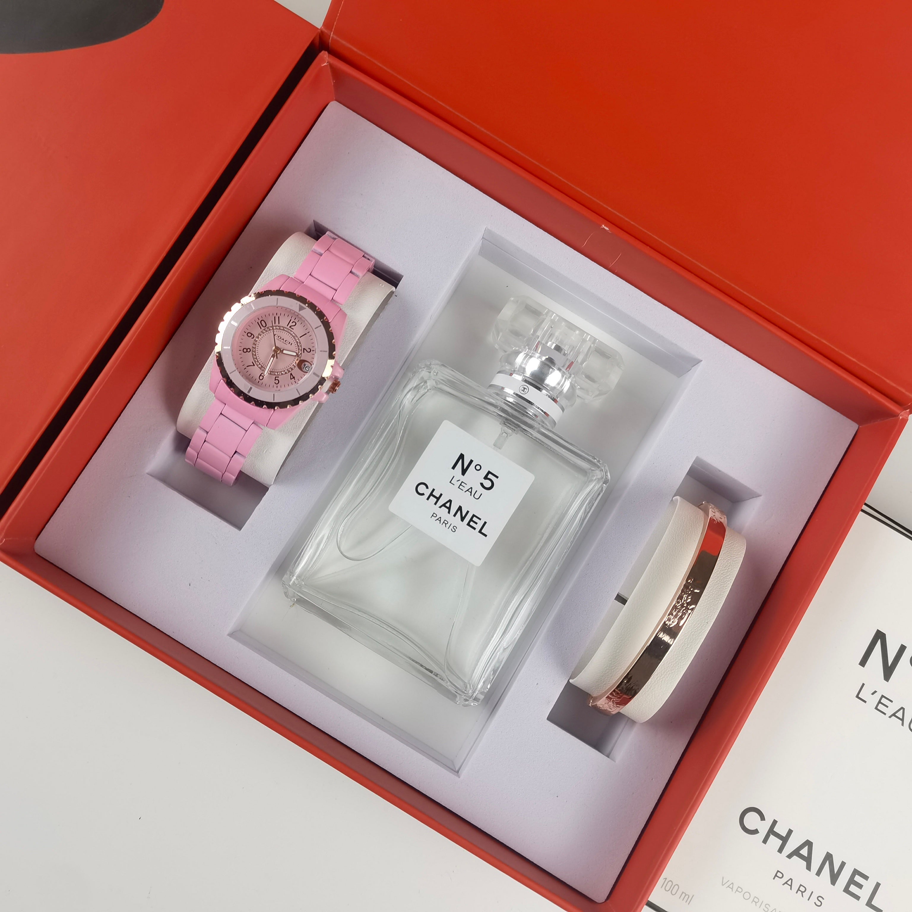Montre inspirée de la collection des montres Coach, parfum chanel et bracelet