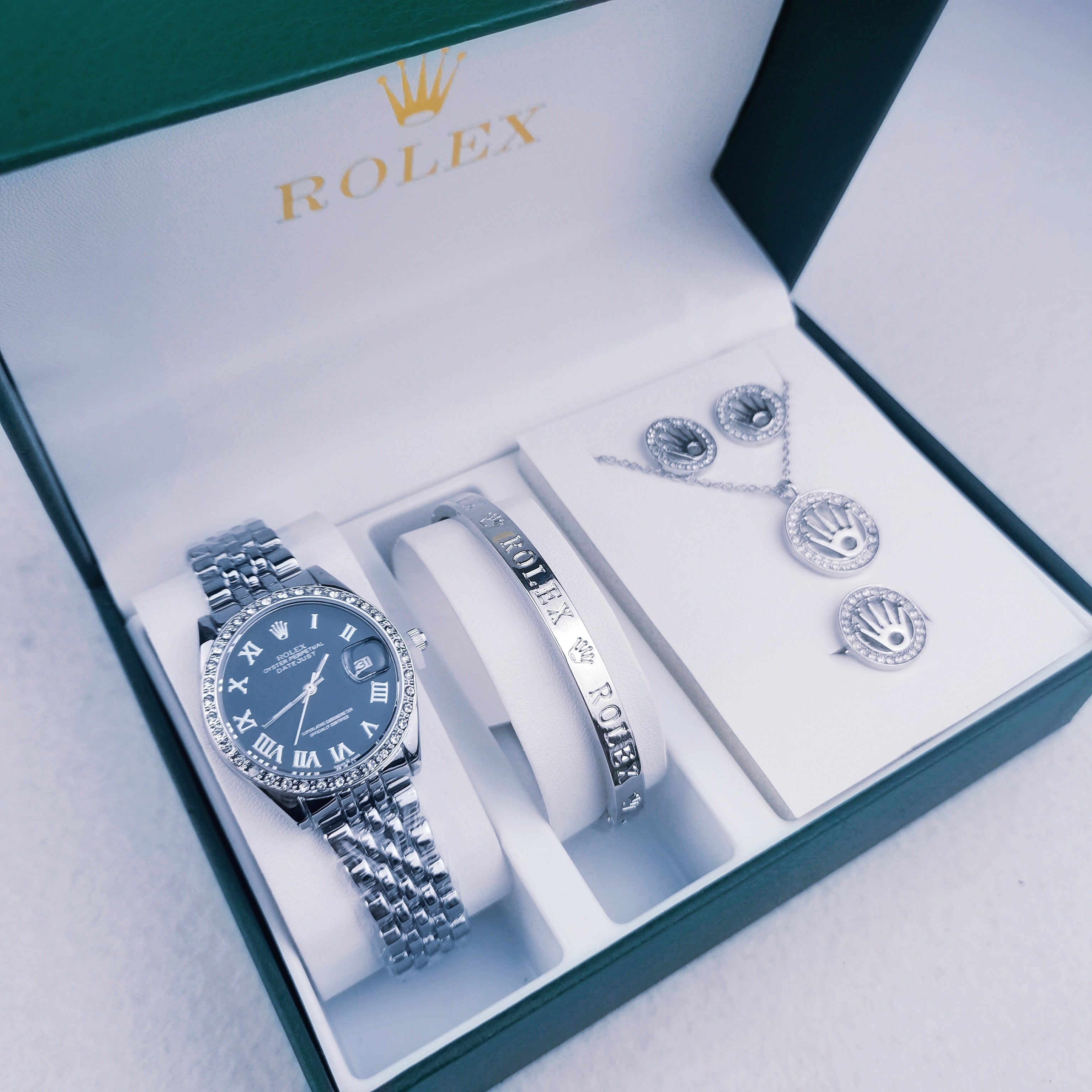 Montre inspirée de la Rolex Datejust accompagné des bracelets et bijoux Rolex