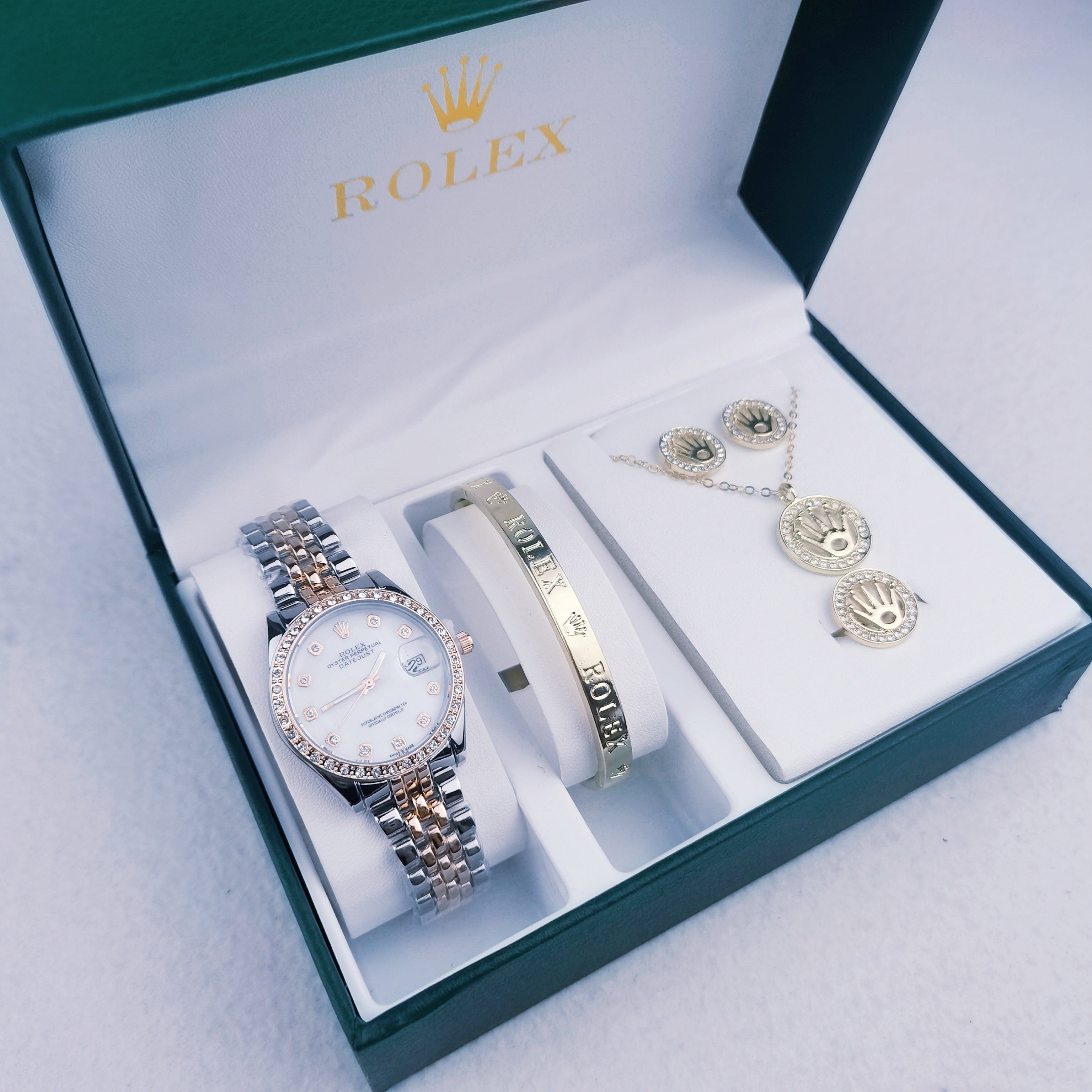 Montre inspirée de la Rolex Datejust accompagné des bracelets et bijoux Rolex