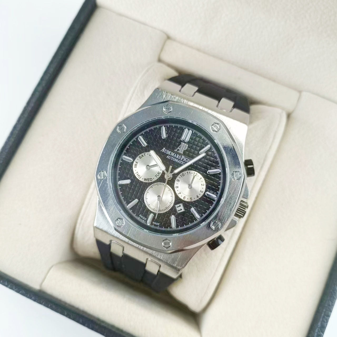 Montre inspirée de l'iconique Audemars Piguet Royal Oak