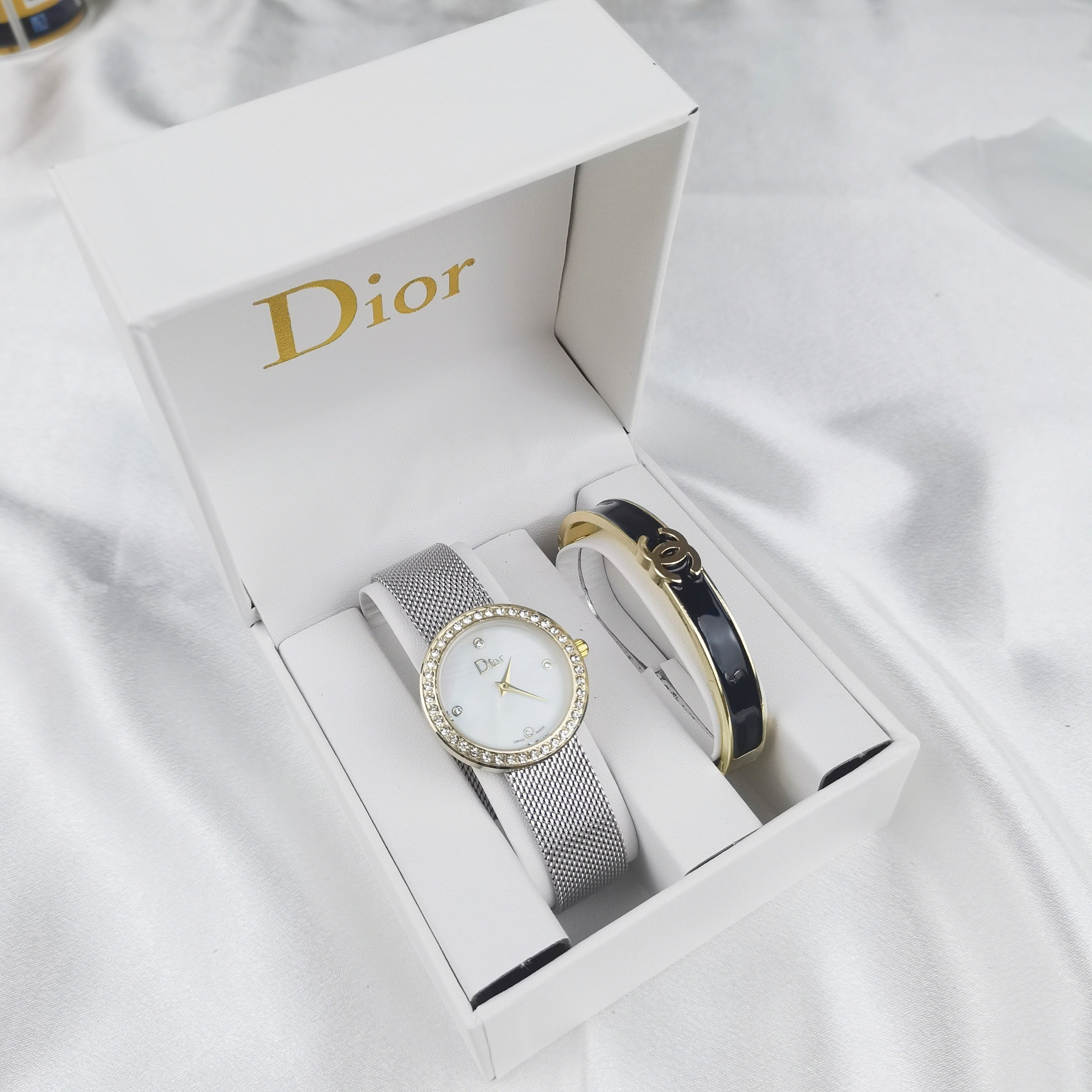 Montre inspirée de la collection Dior et un Bracelet inspirée de la collection chanel