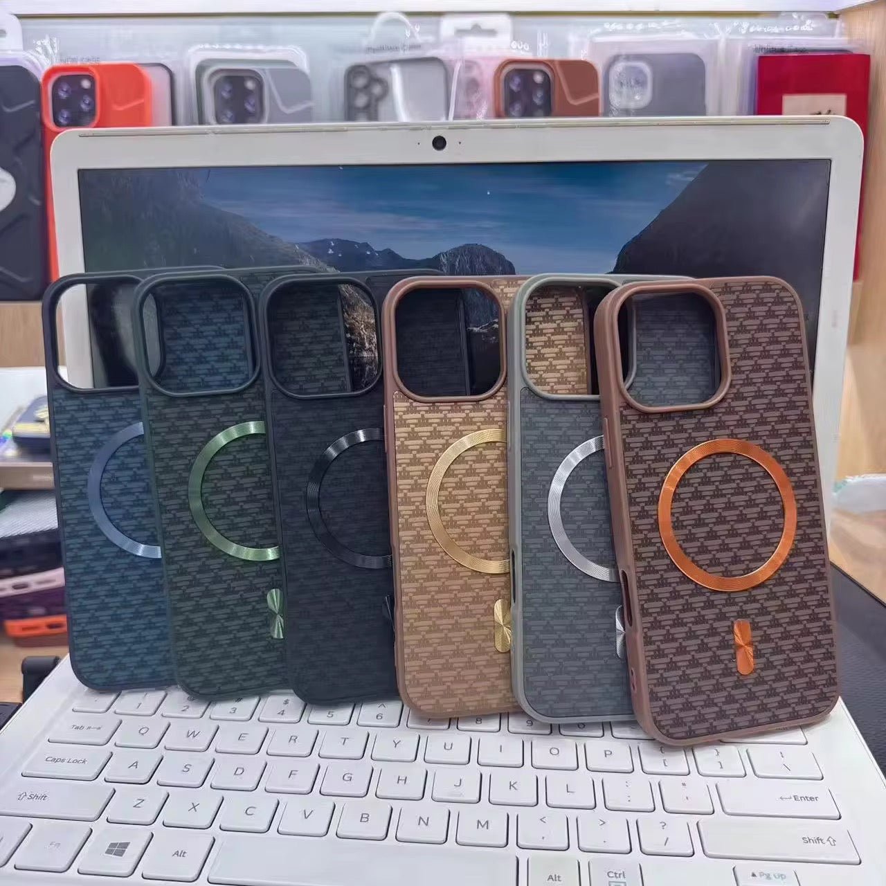 Coque Magnétique iPhone Motif Triangulaire – Étui Antichoc de Conception Professionnelle pour iPhone 11 à 17 Pro Max - HGL - CHINA