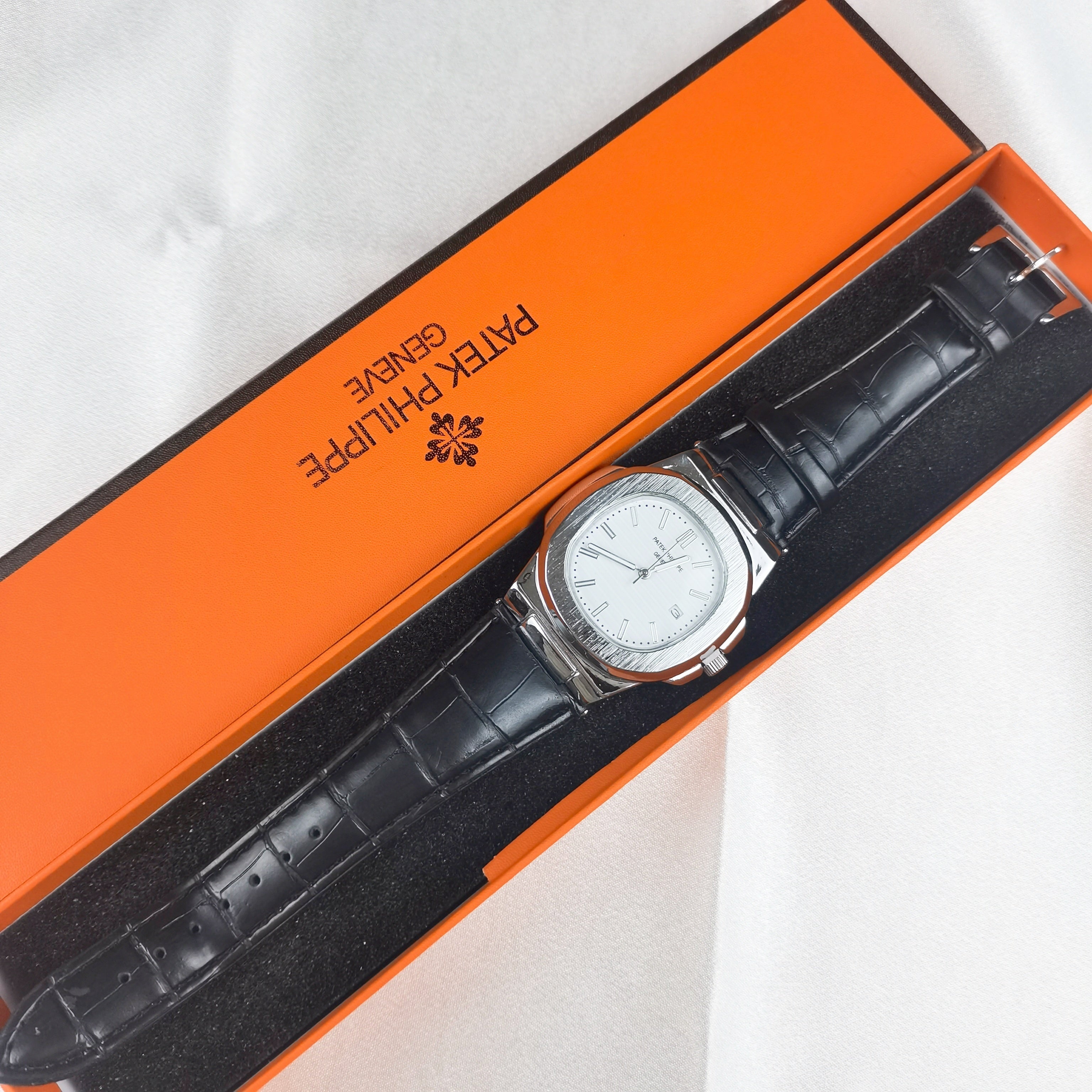 Montre inspirée de la Patek Philippe Nautilus