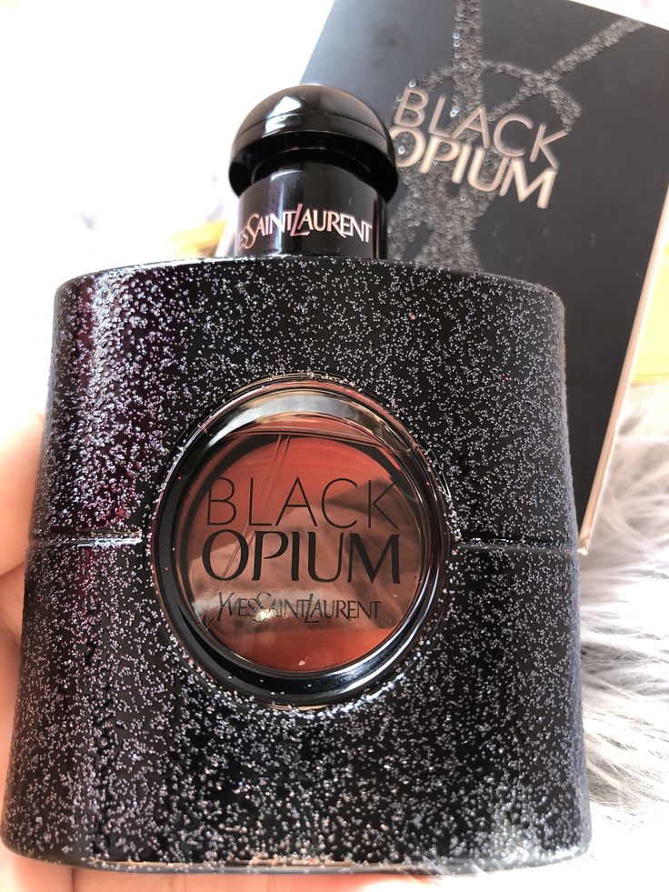 Parfum inspiré de la légendaire collection Black Opium d'Yves Saint Laurent