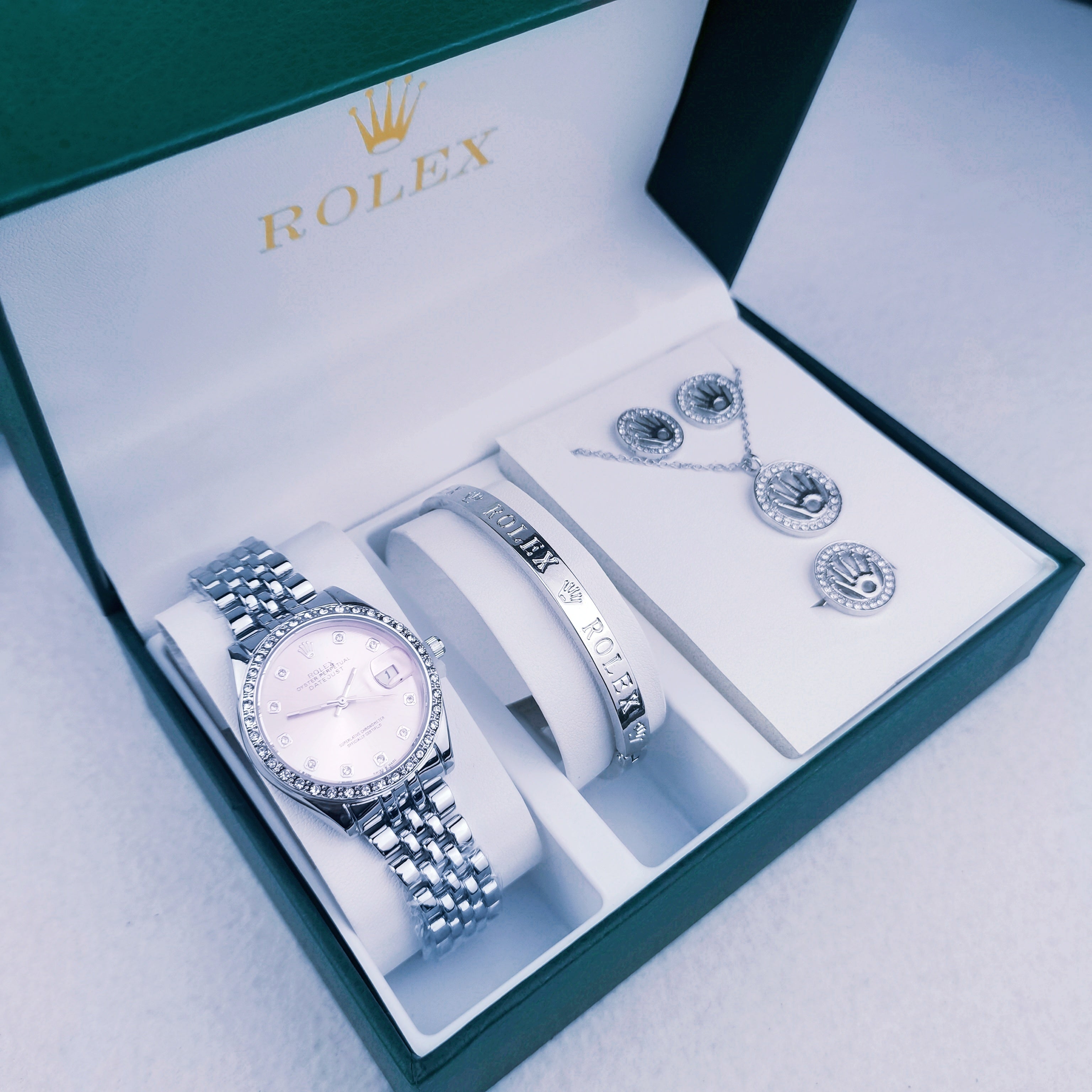 Montre inspirée de la Rolex Datejust accompagné des bracelets et bijoux Rolex