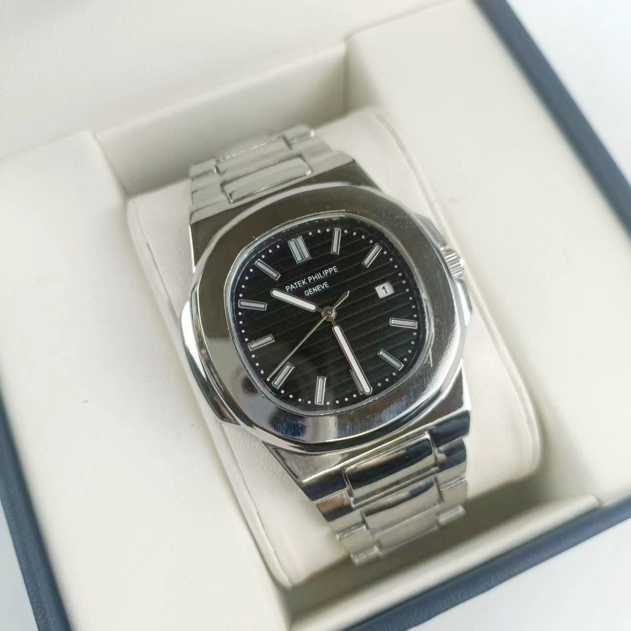 Montre inspirée de la Patek Philippe Nautilus