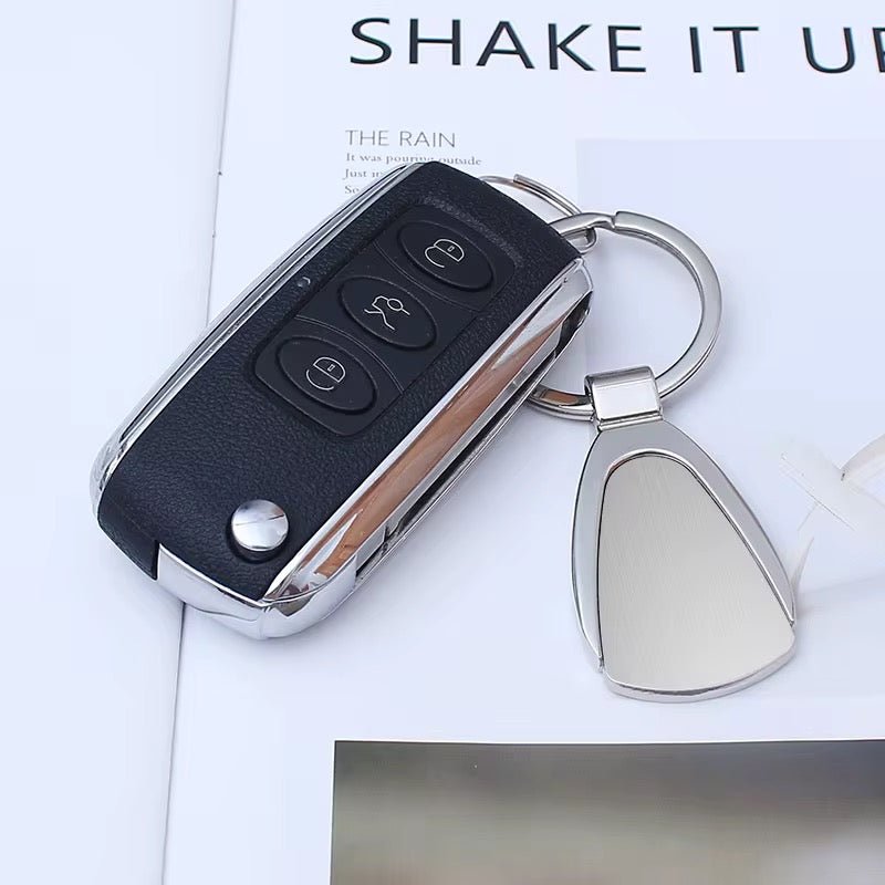 Porte - clés de Voiture en Métal Haut de Gamme – Forme Trapèze avec Logo Personnalisable (Audi, BMW, Toyota, Hyundai) & Finition Chrome - HGL - CHINA