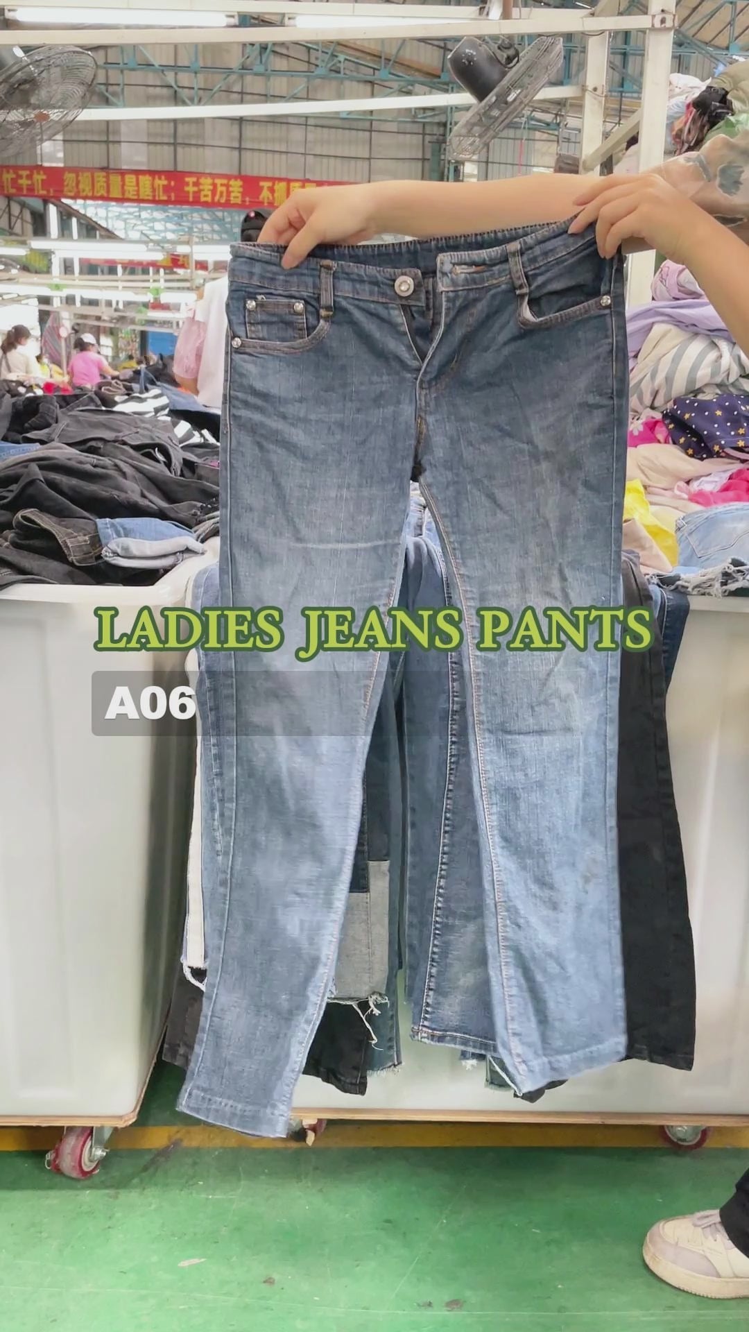 Balle de Pantalons en Jean pour Femmes – 45kg (Environ 108 pièces)